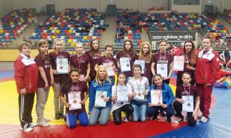 Cīkstoņi un cīkstones izceļas Latvijas kadetu čempionātā